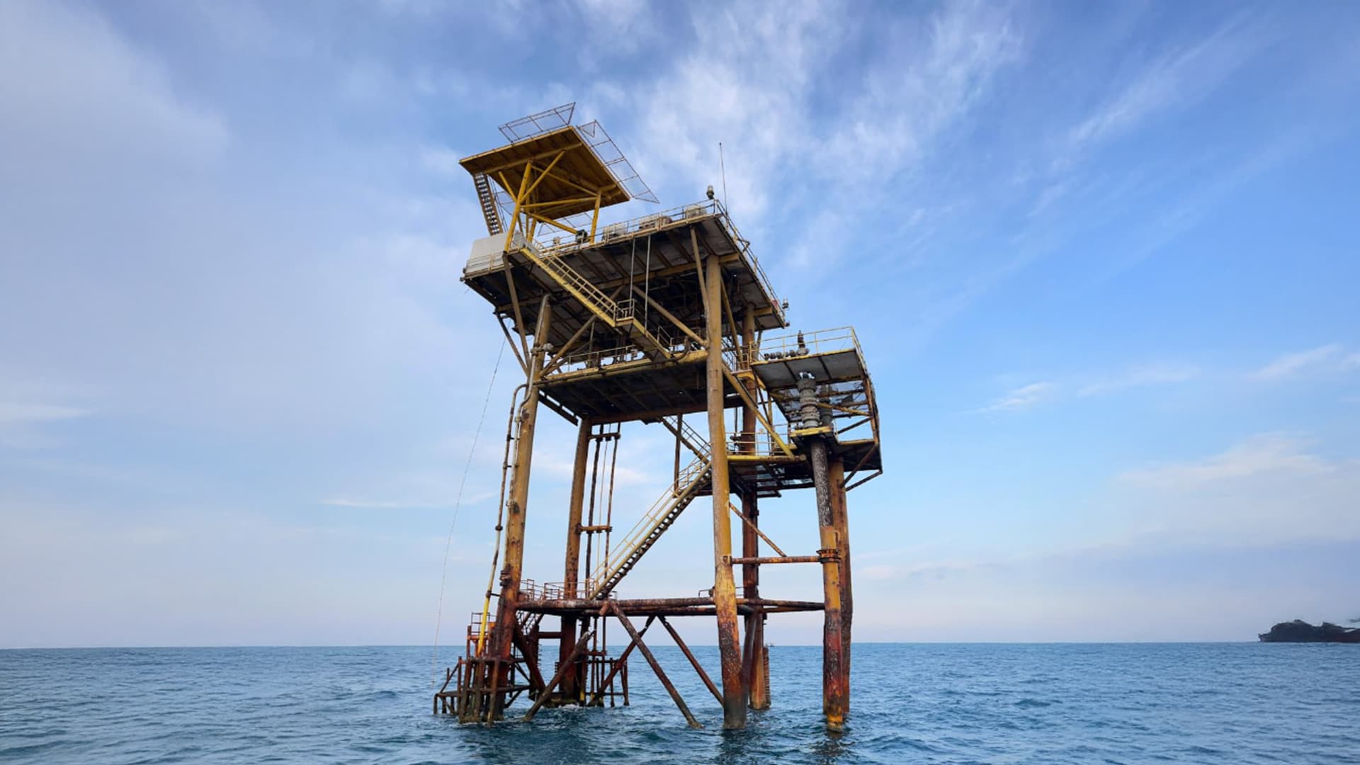 Offshore Engineering Services background 3